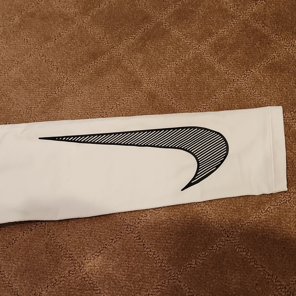 🌟2/$20🌟Nike Kids Leggings in White and Black Size M - Picture 6 of 13